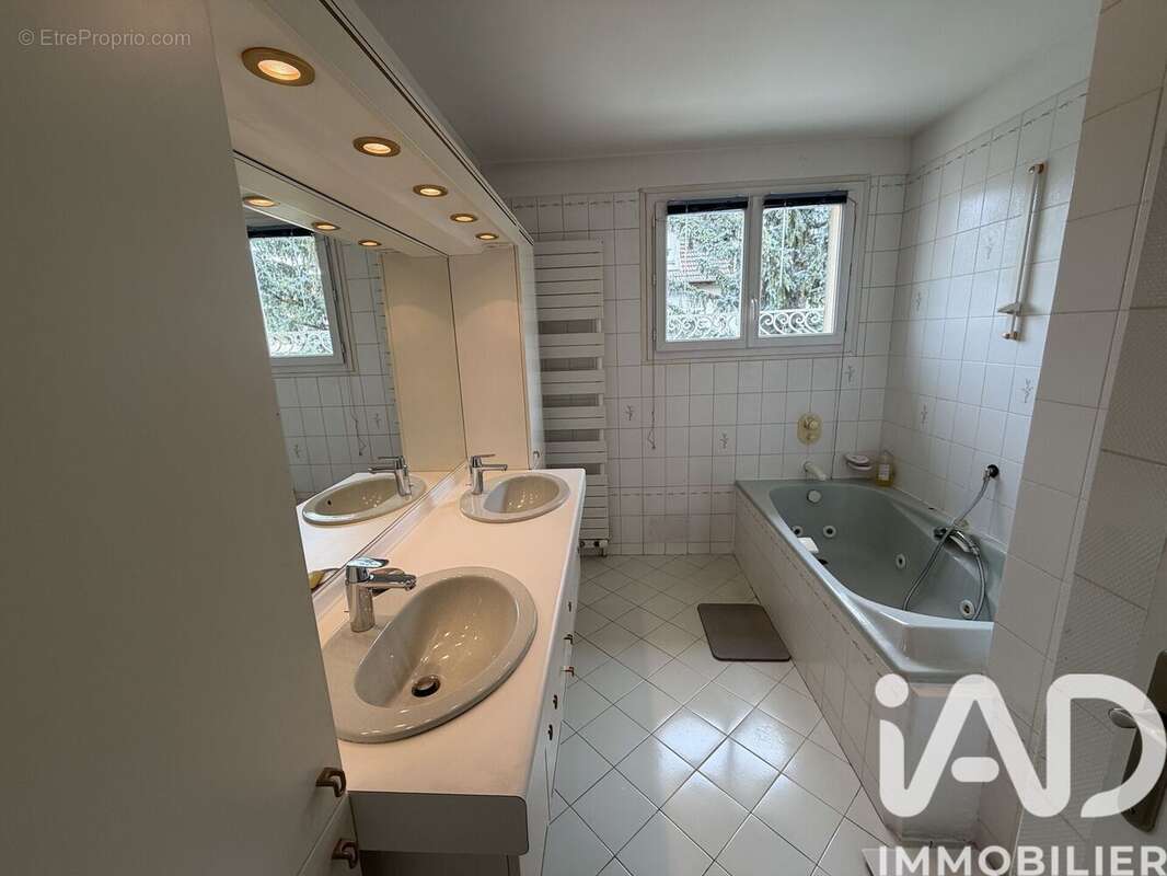 Photo 8 - Maison à SAINTRY-SUR-SEINE