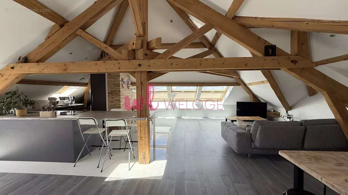 Appartement à JONS