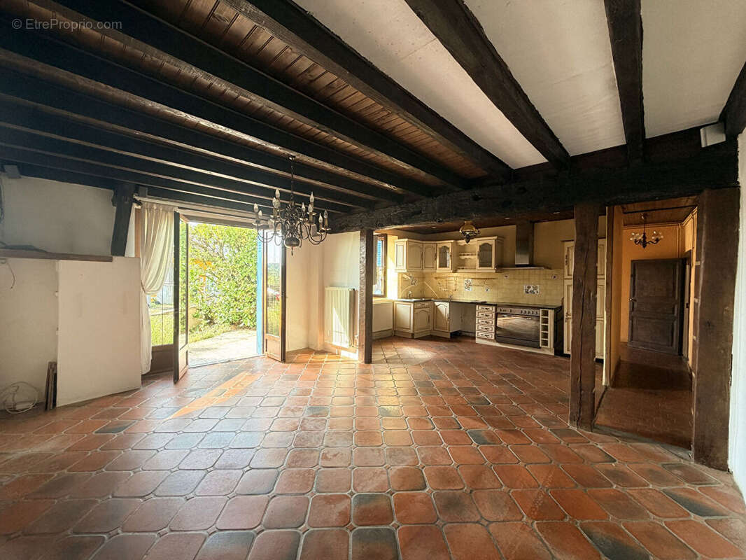 Maison à LIGNEROLLES