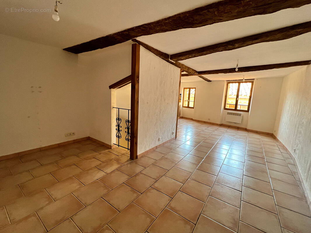 Appartement à LA ROQUEBRUSSANNE