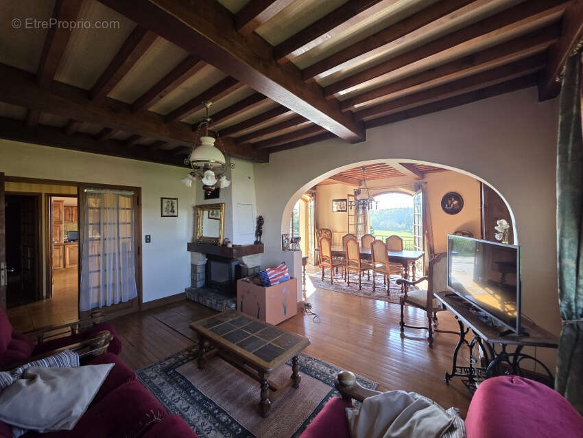 Maison à VILLOSANGES