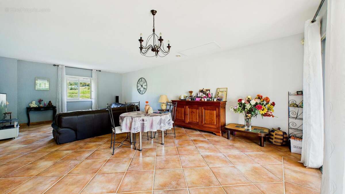 Maison à LIVRON-SUR-DROME