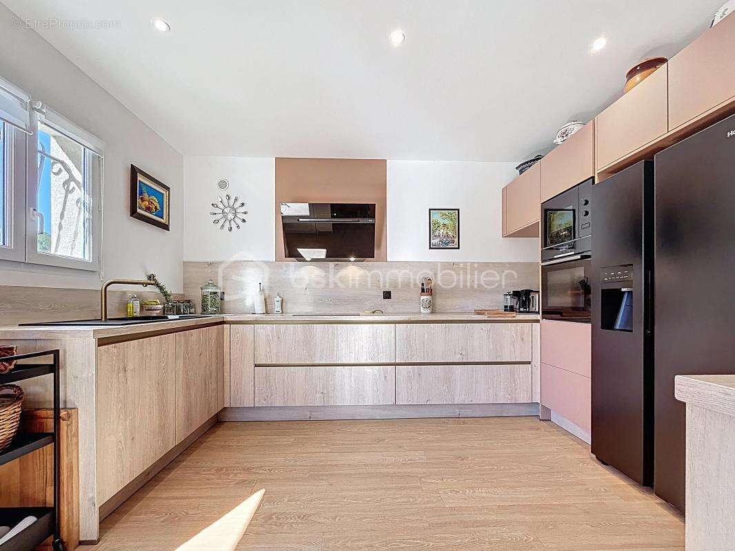 Maison à SAINT-HIPPOLYTE-DE-MONTAIGU