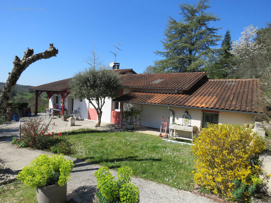 Maison à NOTRE-DAME-DE-SANILHAC