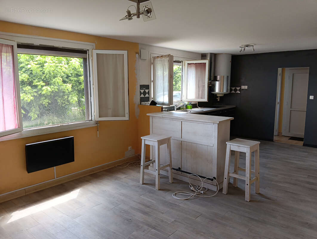 Appartement à SAINT-PIERRE-D'AURILLAC