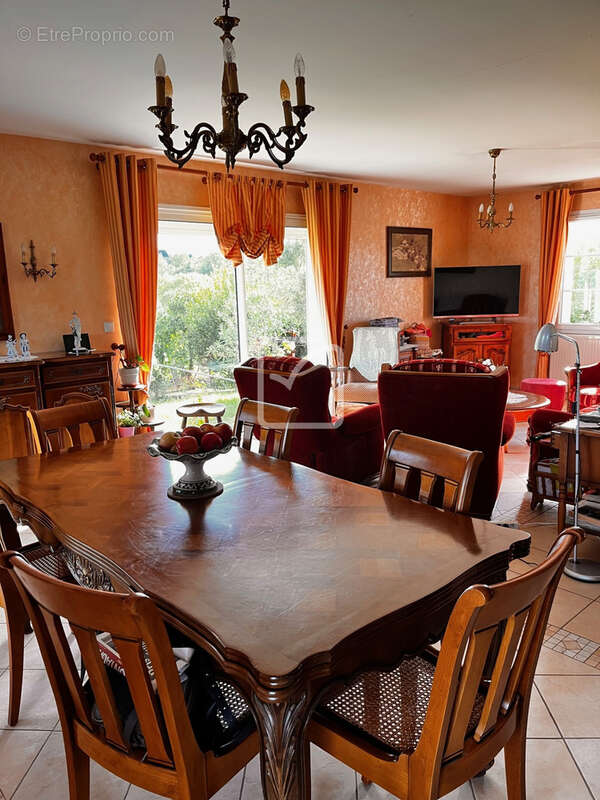 Maison à VARS-SUR-ROSEIX