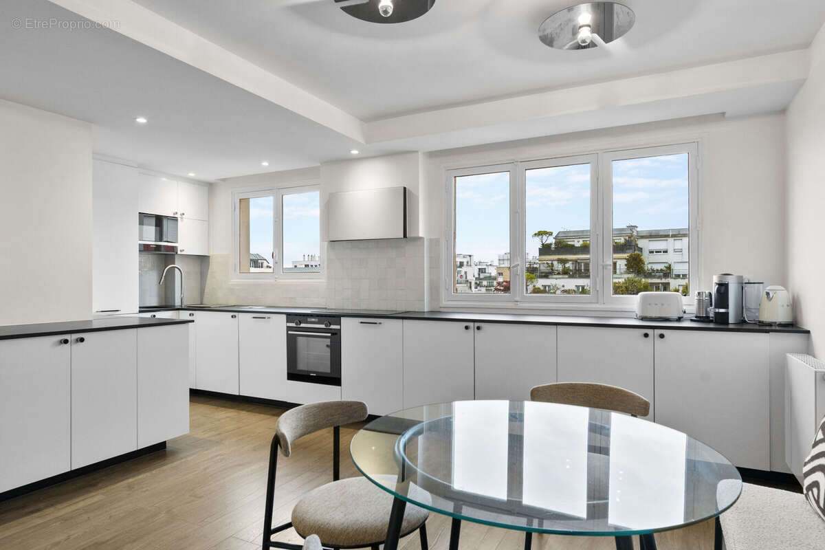 Appartement à COURBEVOIE