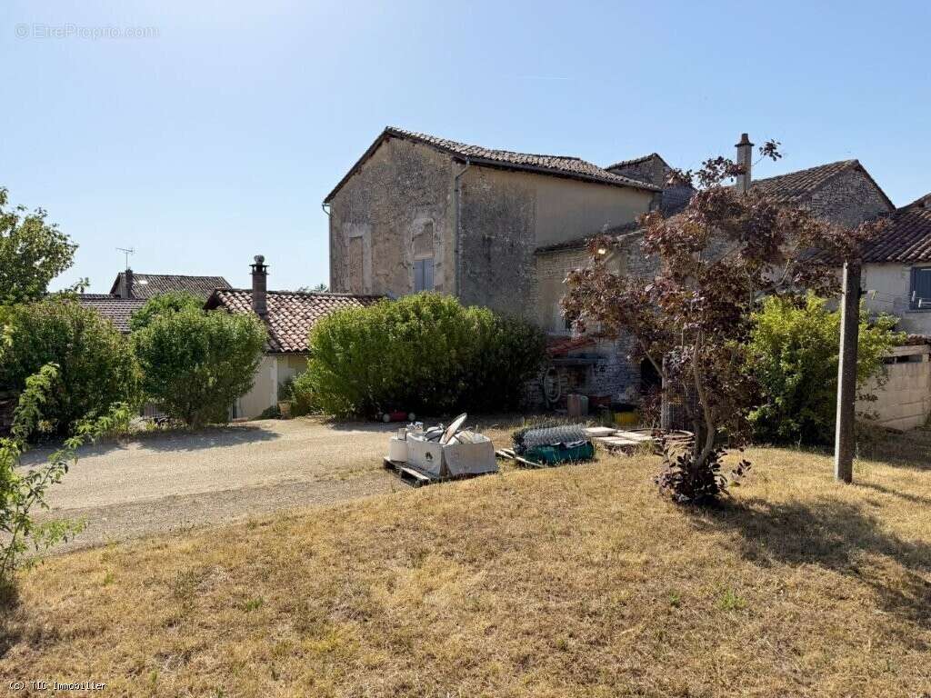 Maison à VERTEUIL-SUR-CHARENTE