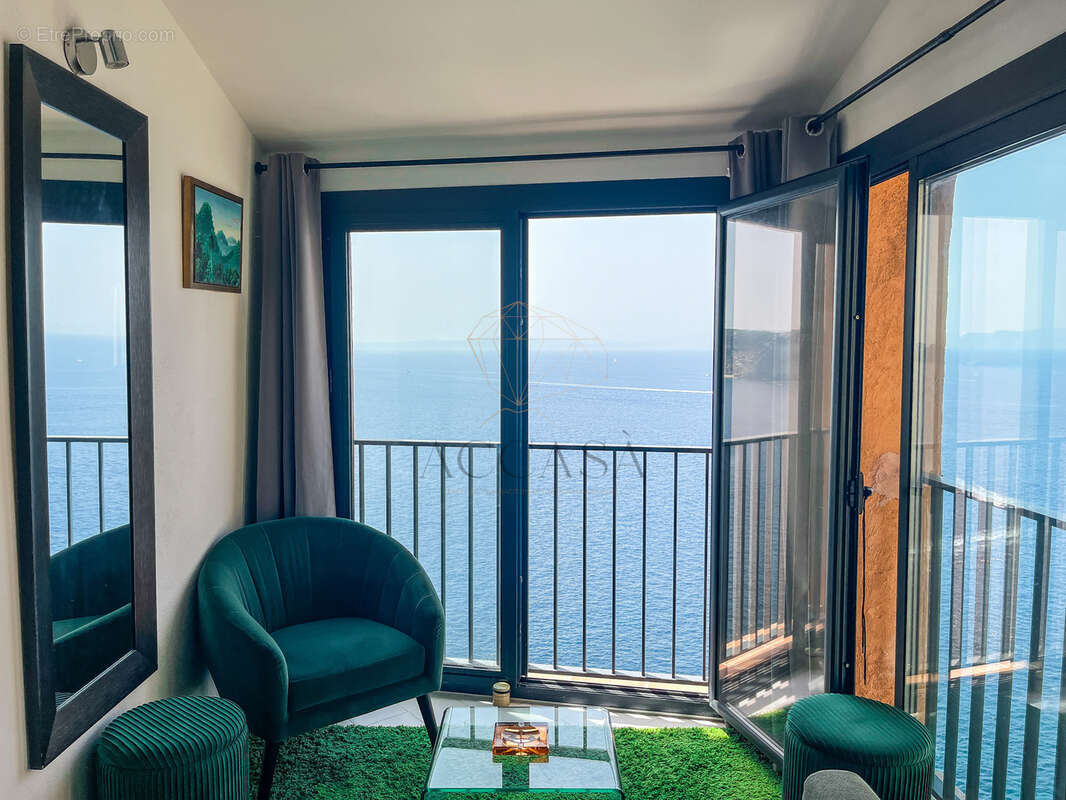 Appartement de caractère avec vue imprenable sur la mer et les falaises de Bonifacio - photo 2