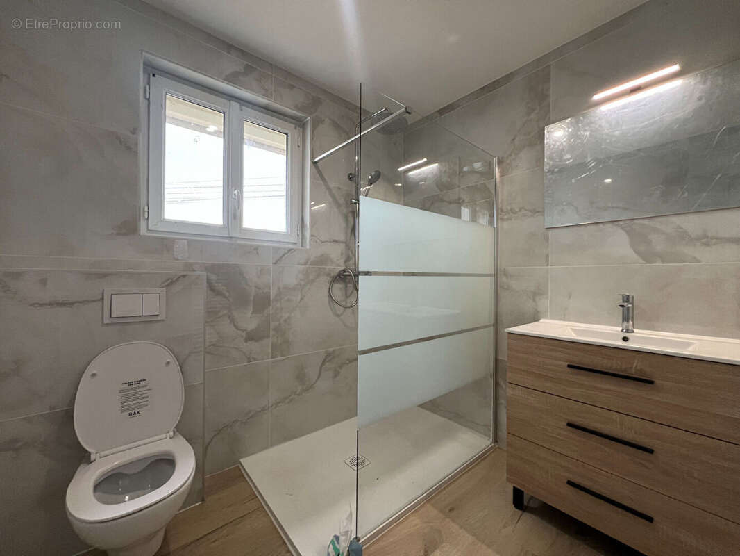 Appartement à VEZERONCE-CURTIN