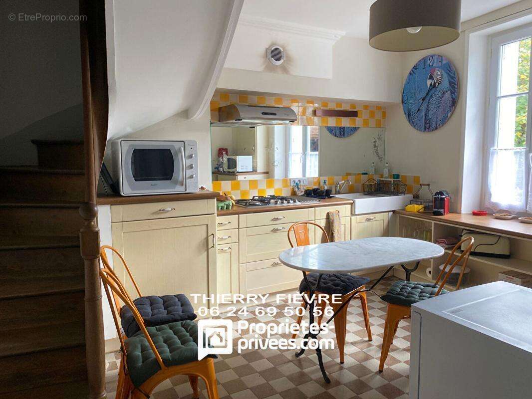 Maison à VILLAINES-LES-ROCHERS