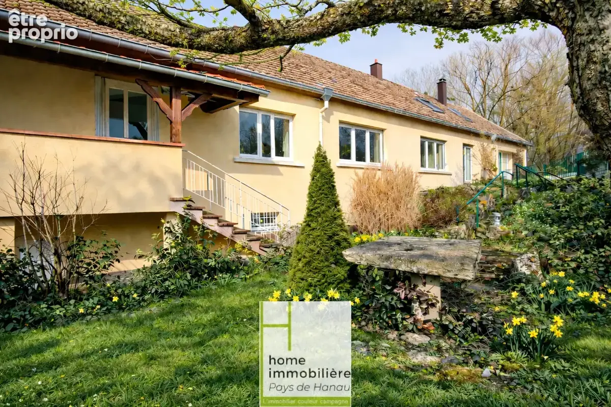 Grande propriété bi-famille avec terrain constructible et dépendances - photo 1