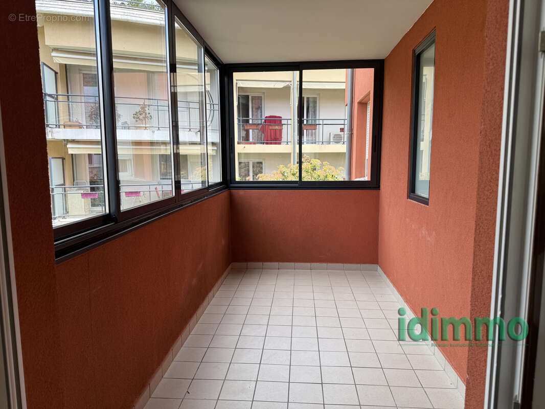 Appartement à GREZIEU-LA-VARENNE