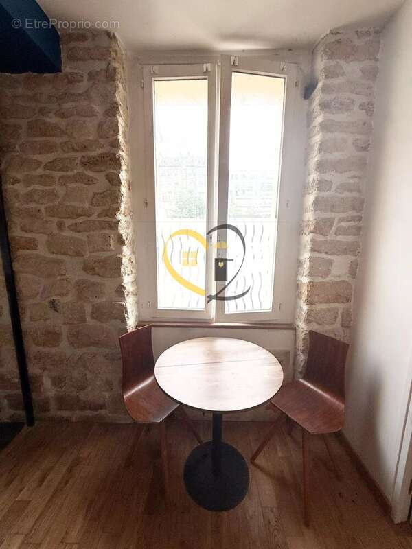 Appartement à CHARENTON-LE-PONT