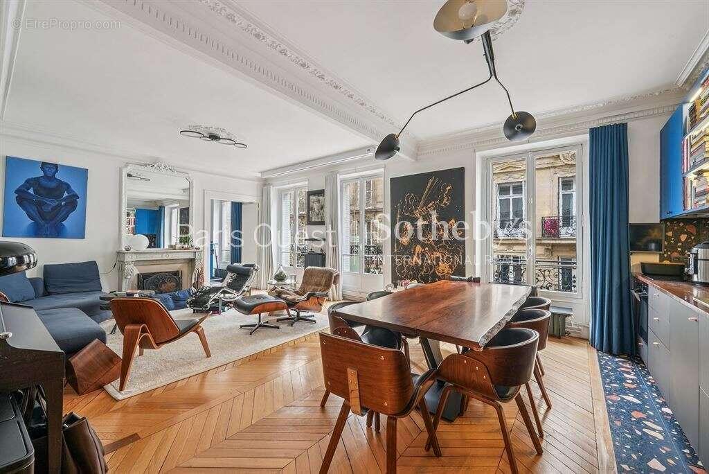 Appartement à PARIS-8E