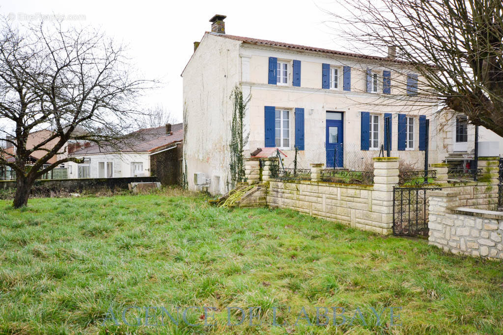Maison à SAINT-SAVINIEN