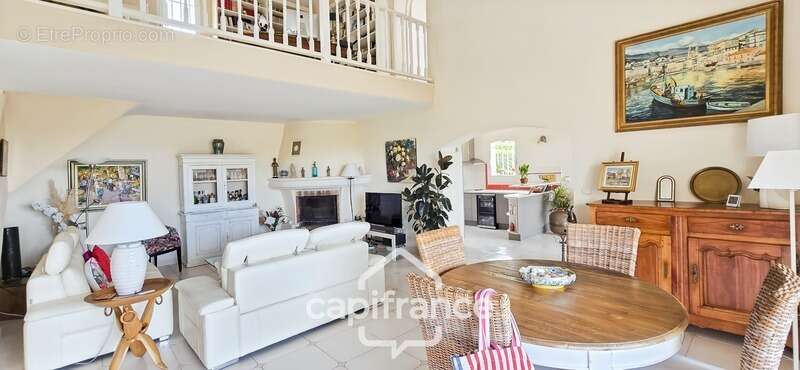 Maison à vendre 4 pièces VUE MER + Garage 55m² + Piscine SANARY SUR MER (83) - photo 16