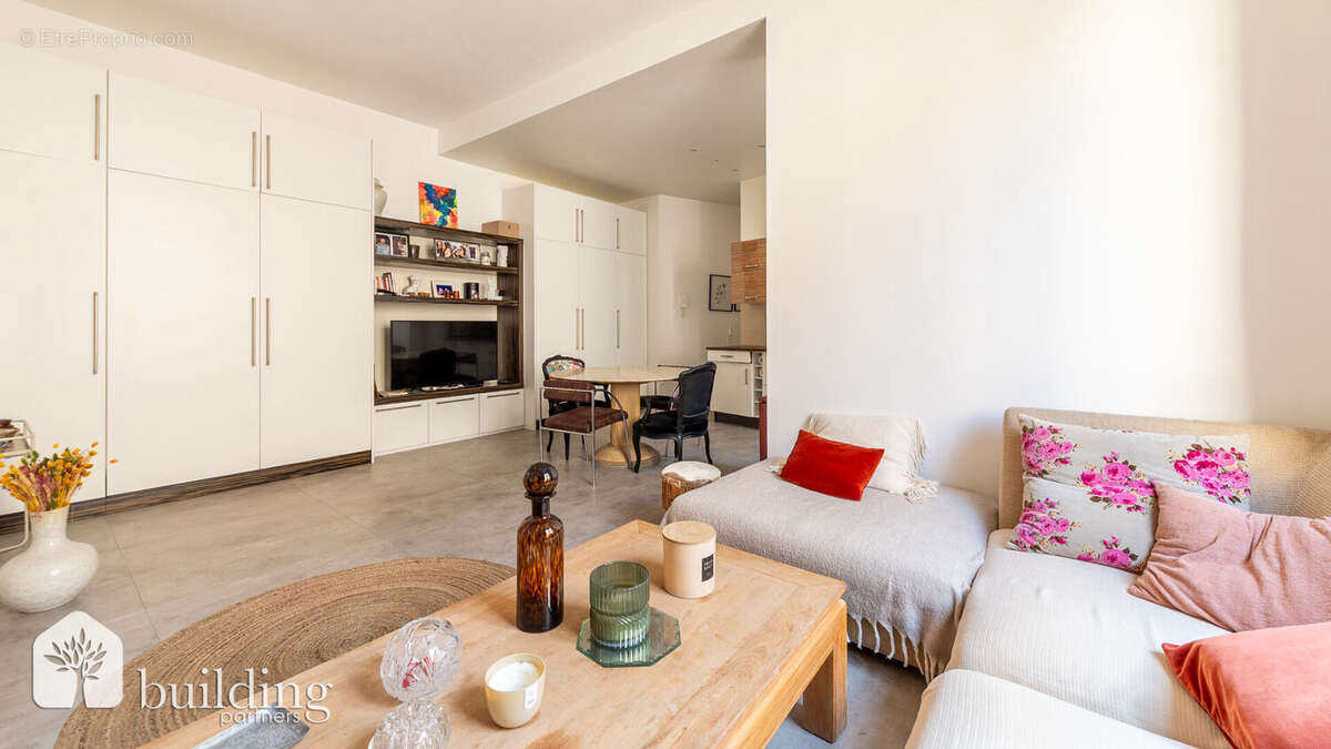 Appartement à PARIS-17E