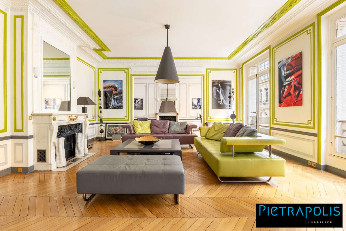 Appartement à PARIS-17E