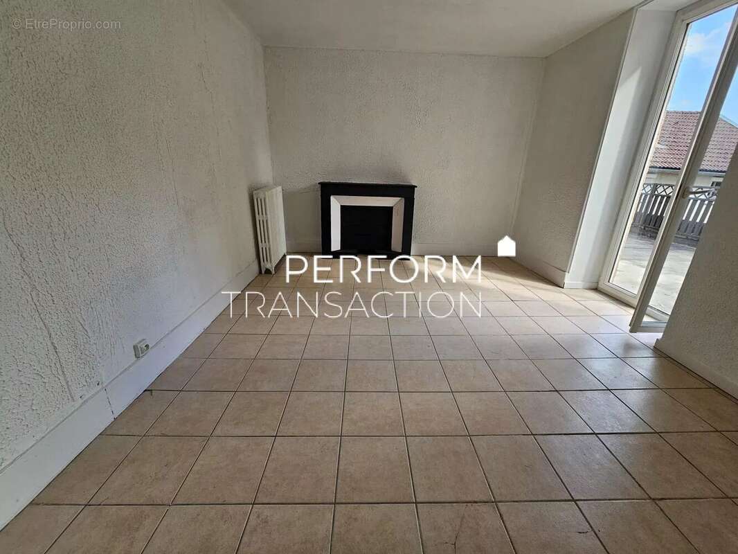 Appartement à RIVES