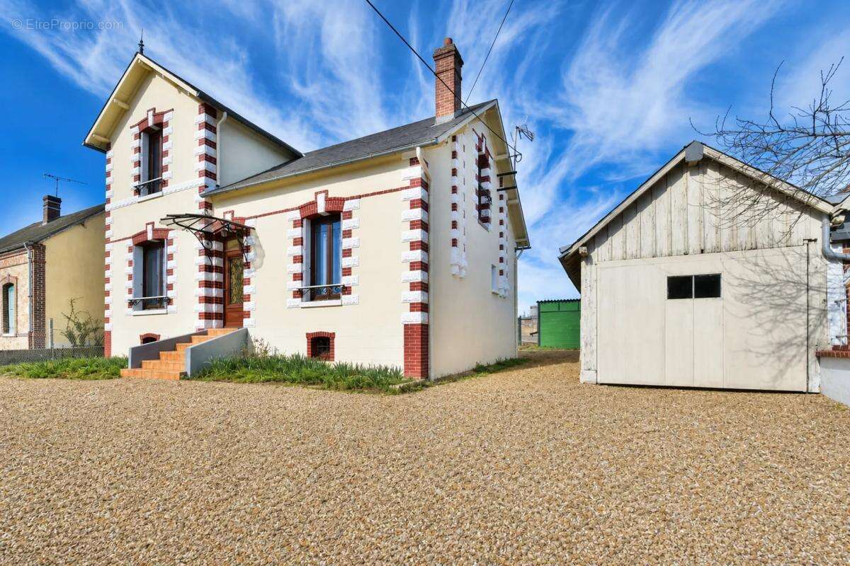 Maison à LA BAZOCHE-GOUET