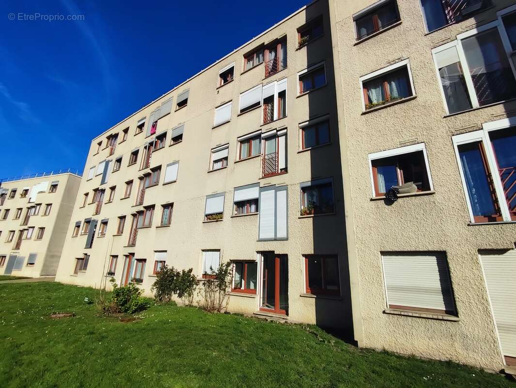 Appartement à VILLETANEUSE