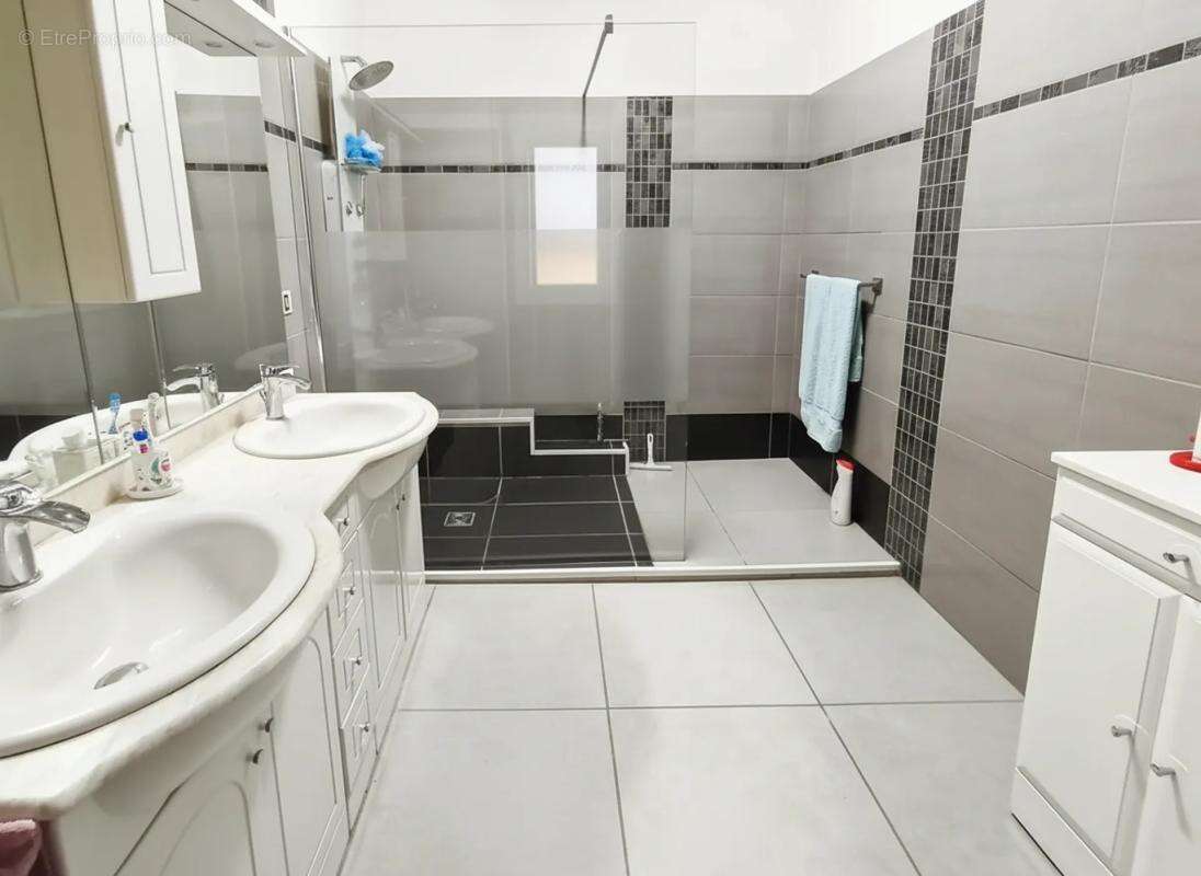 Maison à DECAZEVILLE