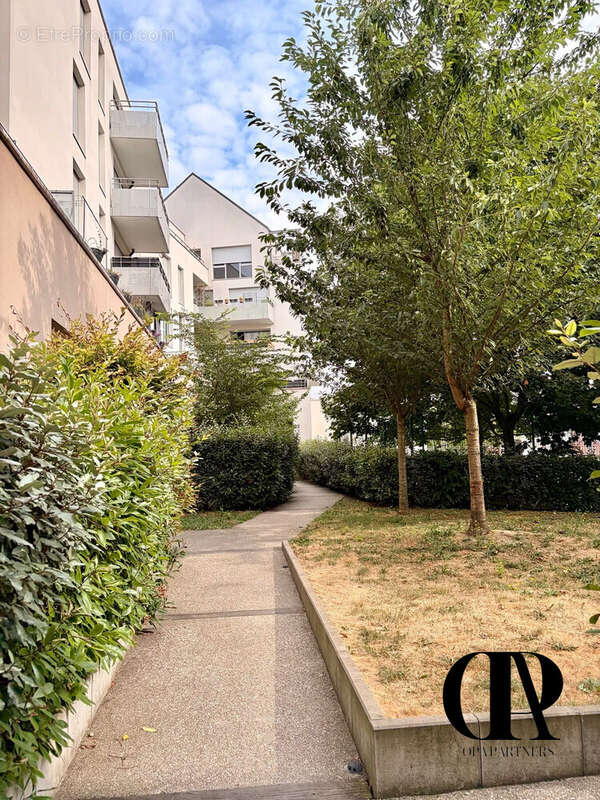 Appartement 98 m² à Jouy-Le-Moutier  - photo 2