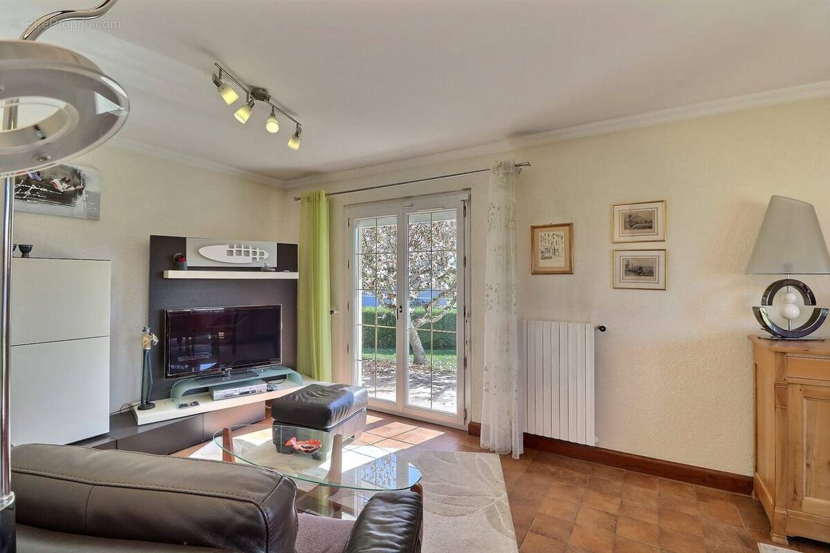 Maison à CRANVES-SALES