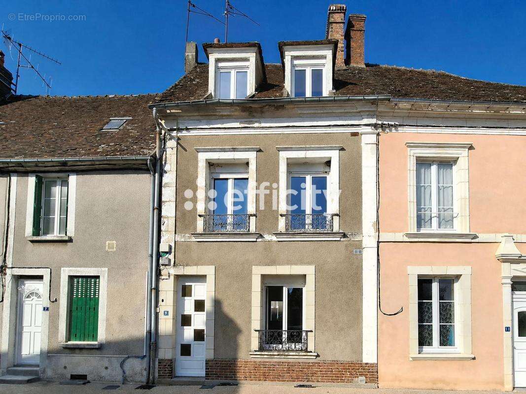 Maison à CONDE-SUR-HUISNE
