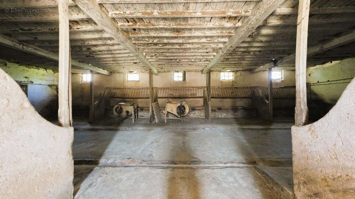 Maison à NEGREPELISSE