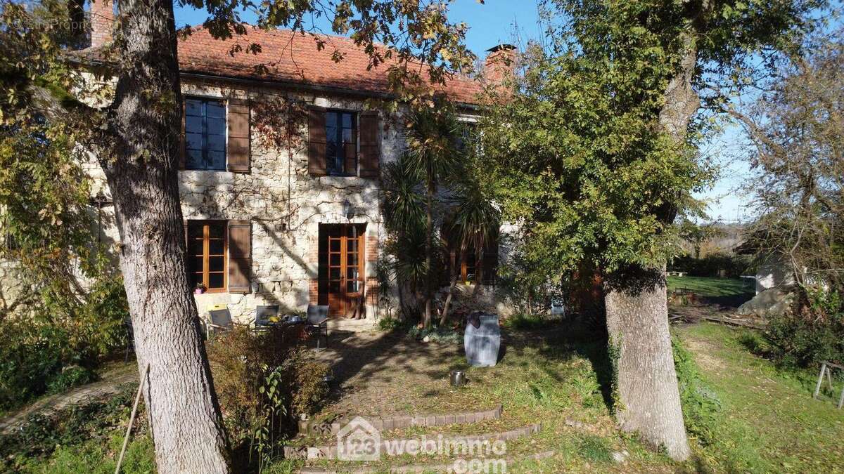 Maison à COURRENSAN