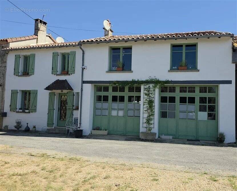 Maison à DROUX