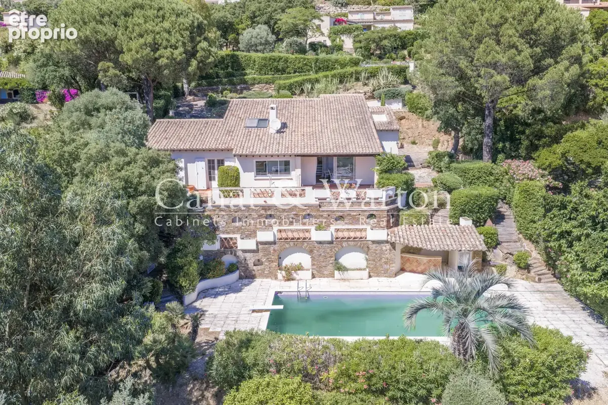 Vue mer exceptionnelle sur la baie de cavalaire: villa avec piscine - photo 2