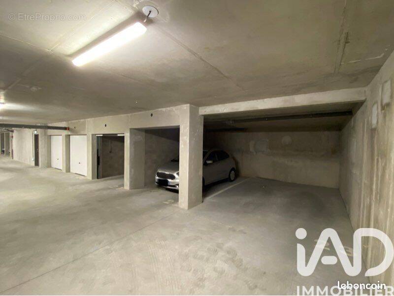 Photo 1 - Parking à LILLE