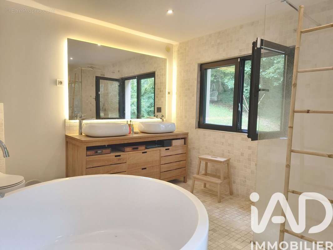 Maison 164 m² à Saint-Arnoult-En-Yvelines  - photo 5