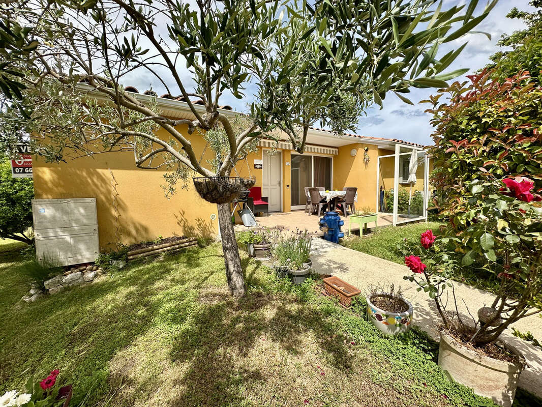 Paradou (13) : Villa T3 de plain pied de 78 m2 avec extérieur, garage et parking - photo 13