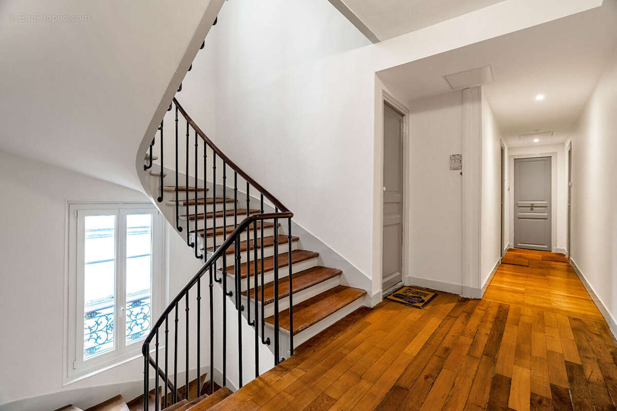 Appartement à PARIS-17E