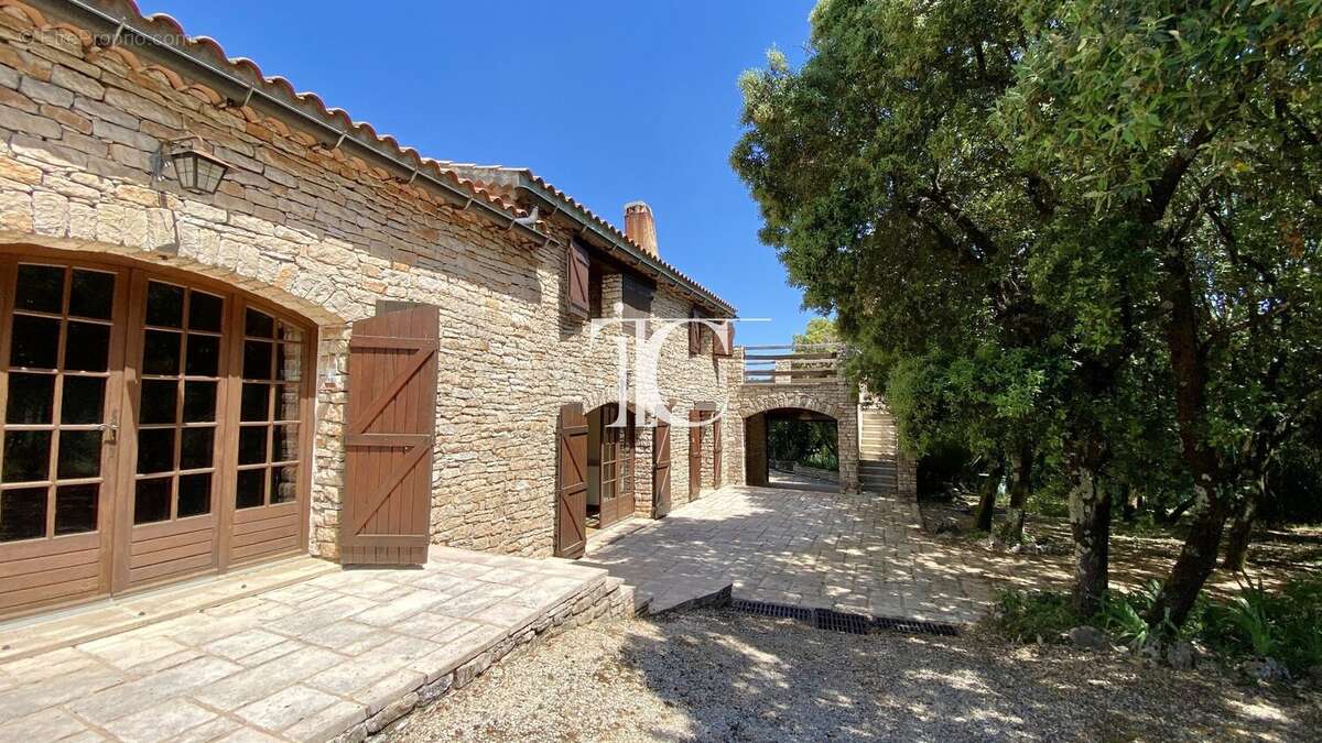 Maison à BARJAC