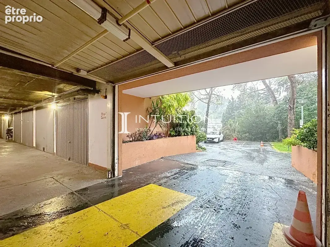 LE CANNET : Garage fermé avec accès sécurisé - photo 3