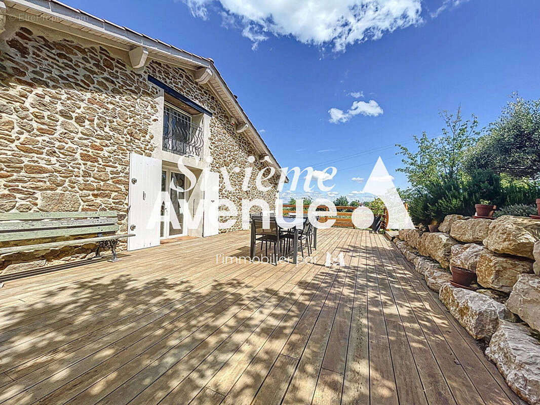 Maison à SAINT-ANDEOL-LE-CHATEAU