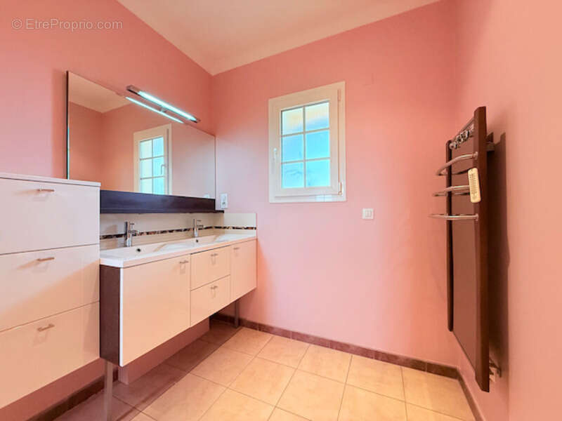 Maison à SAINTE-DODE