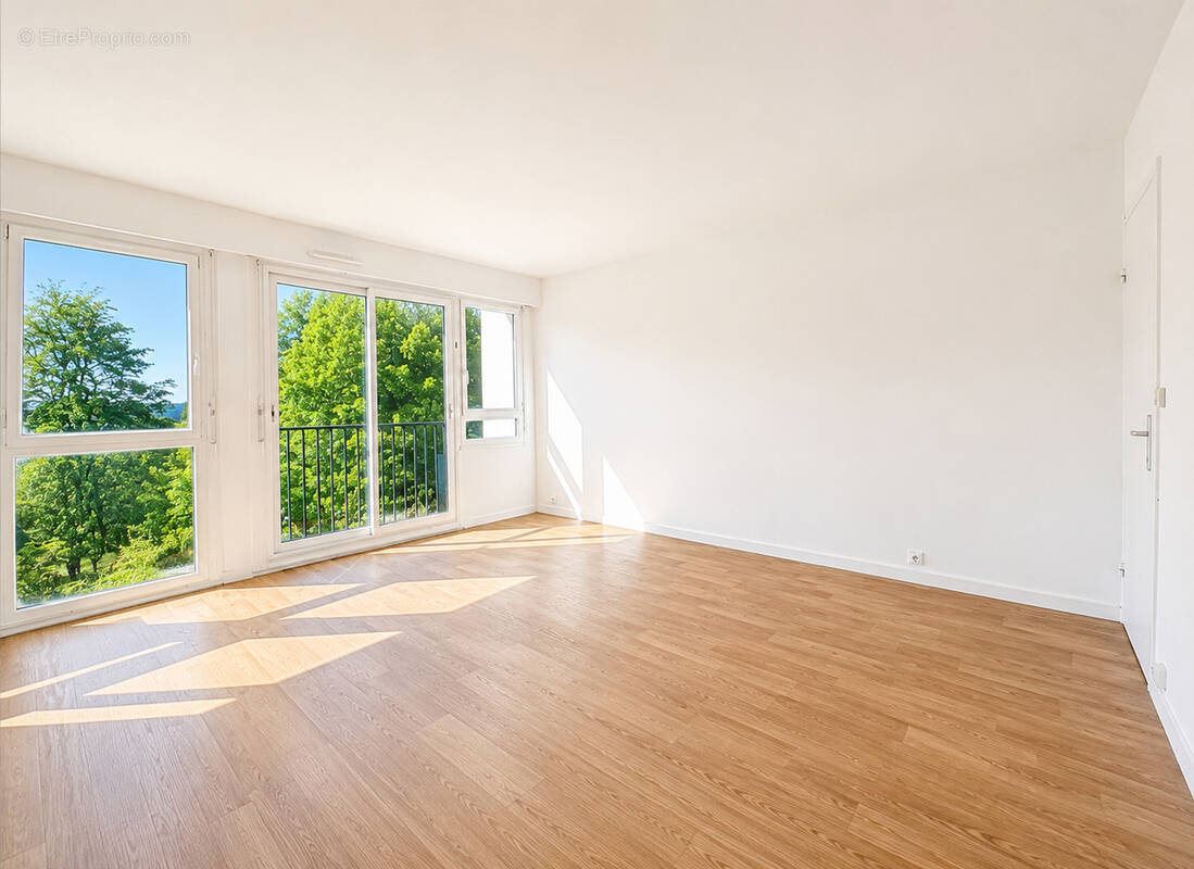 Appartement à VERRIERES-LE-BUISSON