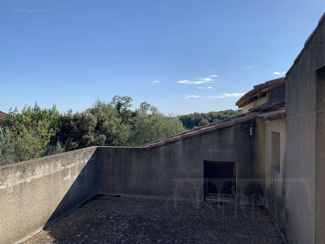 Vue dominante  1 415 m²  piscine  une propriété à révéler - photo 15
