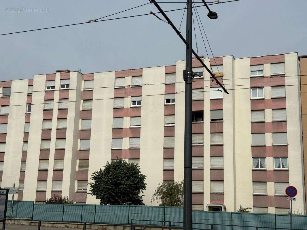 Appartement T 1 - dernier étage avec ascenseur - cave - parking privatif extérieur - photo 10