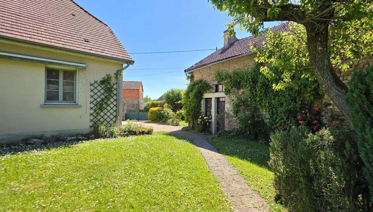 Maison à THOISY-LA-BERCHERE