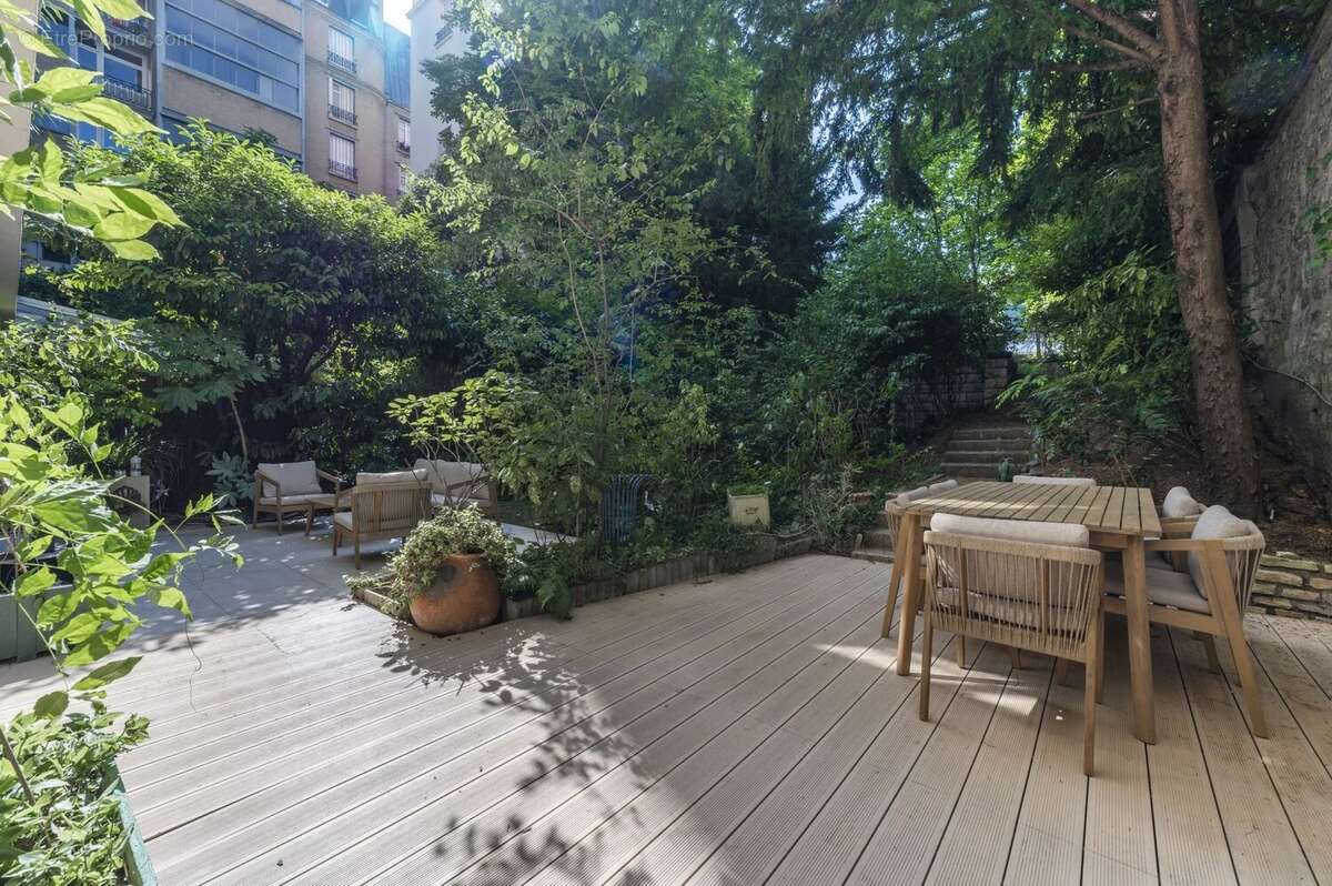 Appartement à PARIS-16E