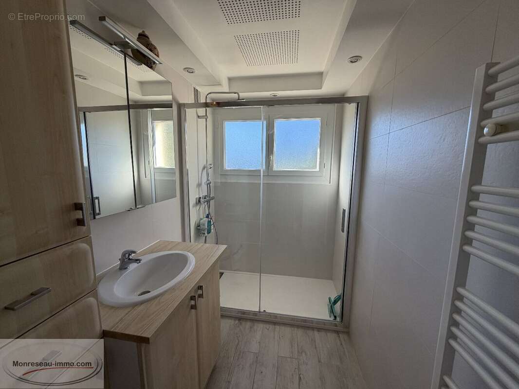 Appartement à GREOLIERES