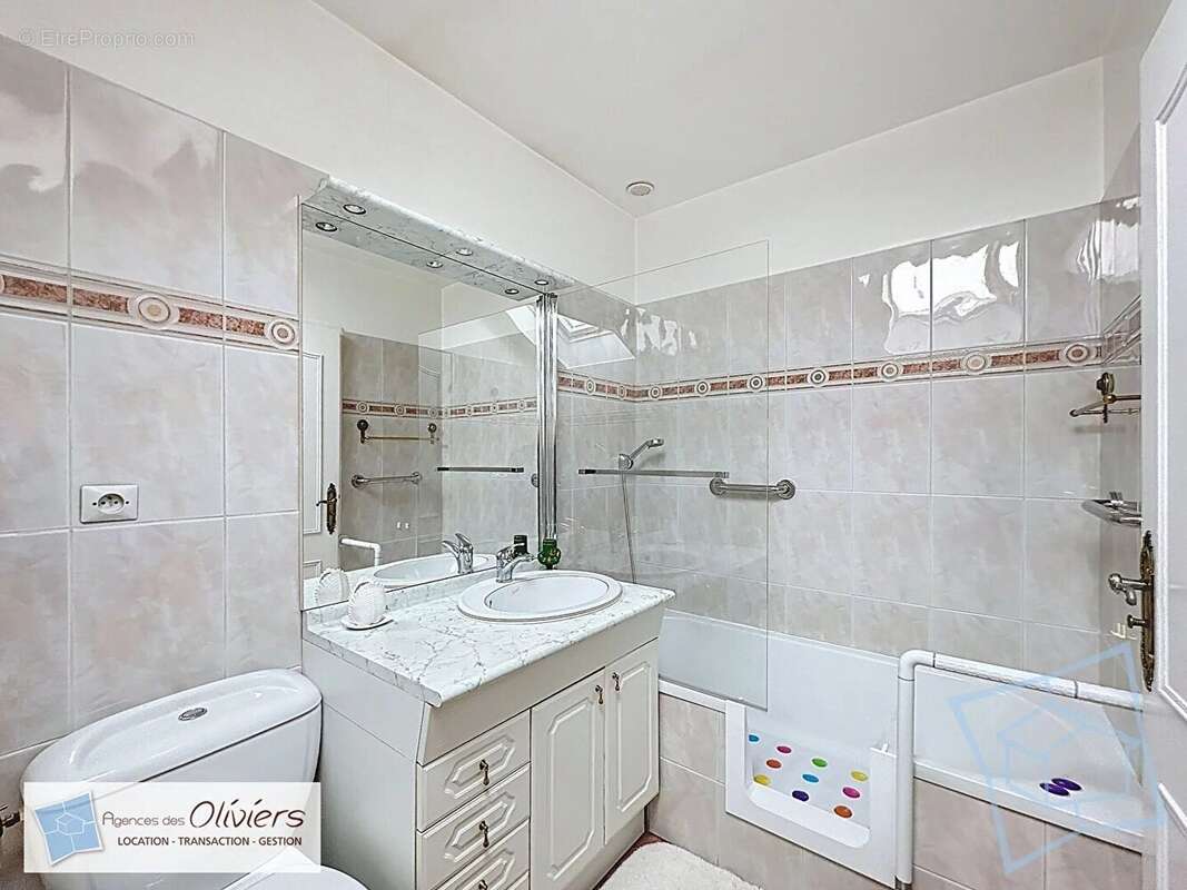 Maison à VOISINS-LE-BRETONNEUX