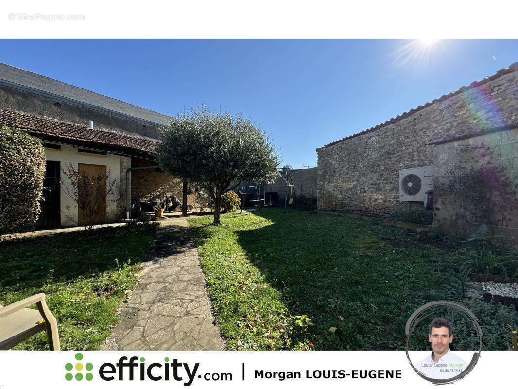 Maison à COUHE